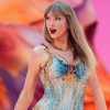 Tras la amenaza de atentado, Taylor Swift volvió a los escenarios en Wembley y tuvo como invitado a Ed Sheeran