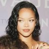 Rihanna mostró a sus hijos con pijamas a juego en una campaña de moda de su marca : “Somos de esas familias”