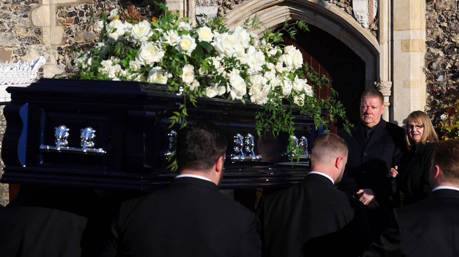 Las fotos del funeral de Liam Payne en Inglaterra: carruaje de película y el shock de los One Direction